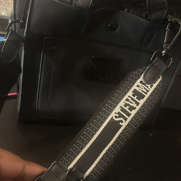 Steve Madden Black Messenger Bag with Logo Strap - Picture 3 of 3